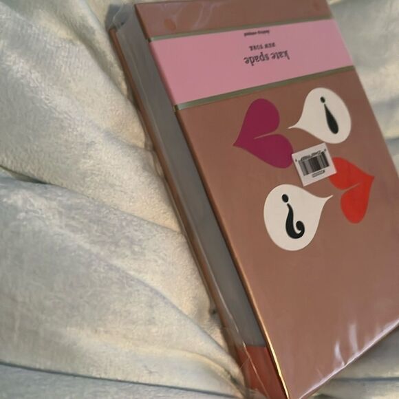 KATE SPADE
NEW YORK
DESKTOP NOTEPAD - Picture 6 of 6